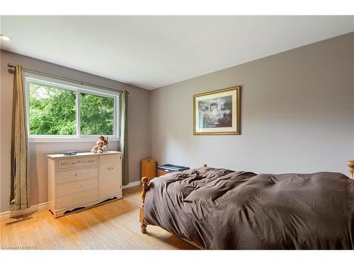 27 Hines Crescent, London, ON - Indoor Photo Showing Bedroom