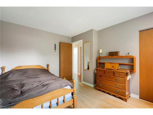 27 Hines Crescent, London, ON - Indoor Photo Showing Bedroom