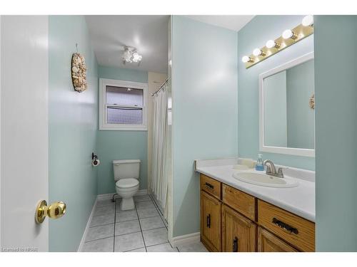 27 Hines Crescent, London, ON - Indoor Photo Showing Bathroom