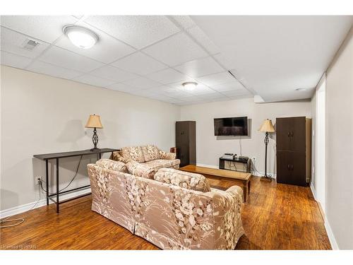 27 Hines Crescent, London, ON - Indoor Photo Showing Bedroom