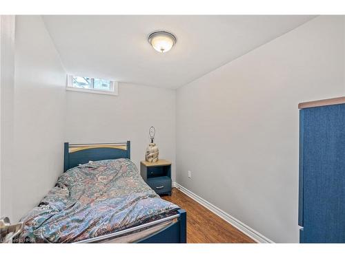 27 Hines Crescent, London, ON - Indoor Photo Showing Bedroom