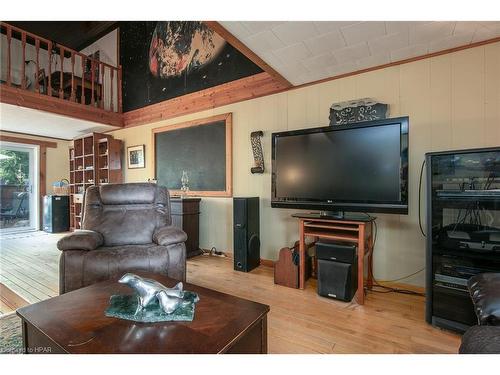 6678 Perth Line 44, Bornholm, ON - Indoor Photo Showing Living Room