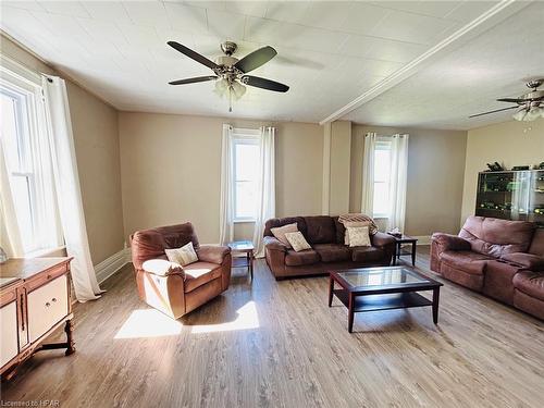 232 Bruce Road 6, South Bruce, ON - Indoor Photo Showing Living Room