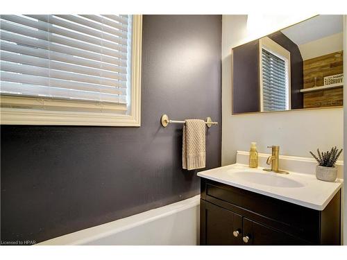 543 St Moritz Avenue, Waterloo, ON - Indoor Photo Showing Bathroom