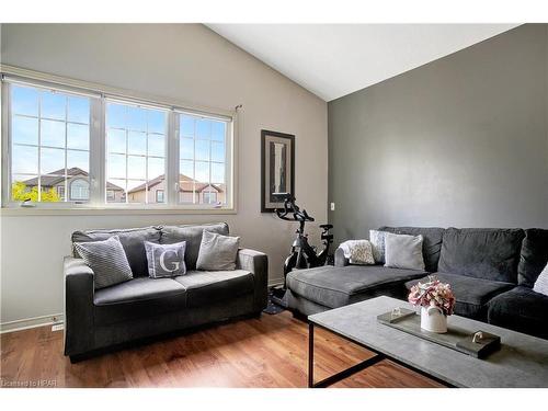 543 St Moritz Avenue, Waterloo, ON - Indoor Photo Showing Living Room