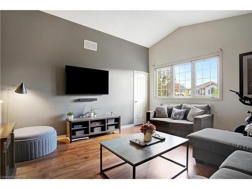 543 St Moritz Avenue, Waterloo, ON - Indoor Photo Showing Living Room