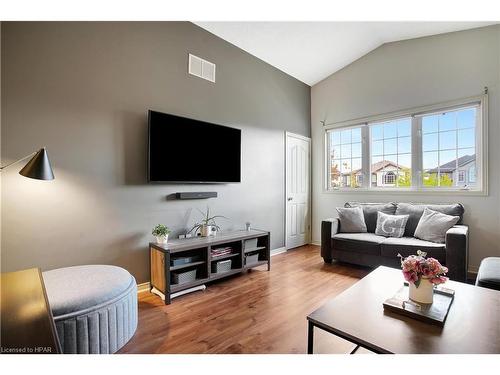 543 St Moritz Avenue, Waterloo, ON - Indoor Photo Showing Living Room