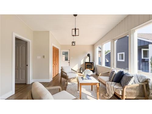 22 Hamilton Street, Bayfield, ON - Indoor Photo Showing Living Room