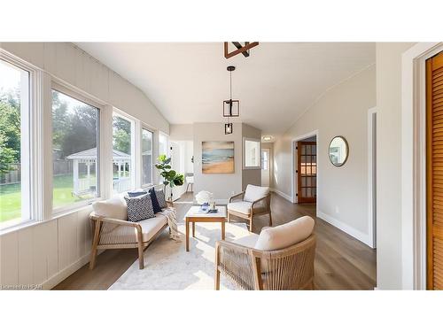 22 Hamilton Street, Bayfield, ON - Indoor Photo Showing Living Room