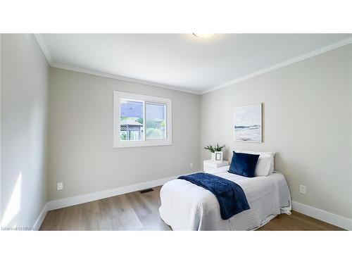 22 Hamilton Street, Bayfield, ON - Indoor Photo Showing Bedroom