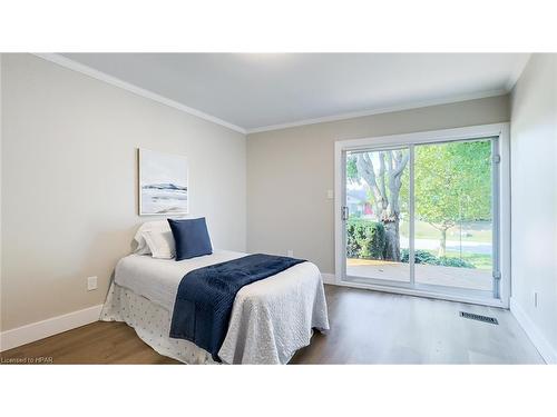 22 Hamilton Street, Bayfield, ON - Indoor Photo Showing Bedroom