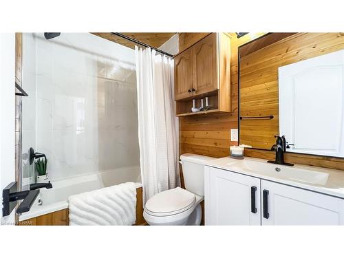 22 Hamilton Street, Bayfield, ON - Indoor Photo Showing Bathroom