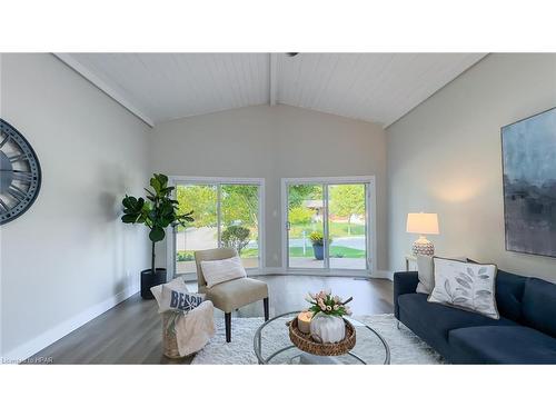 22 Hamilton Street, Bayfield, ON - Indoor Photo Showing Living Room