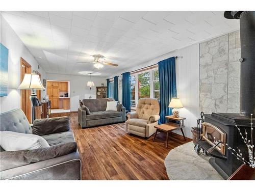 84784 Shamrock Beach Road, Ashfield-Colborne-Wawanosh, ON - Indoor Photo Showing Living Room