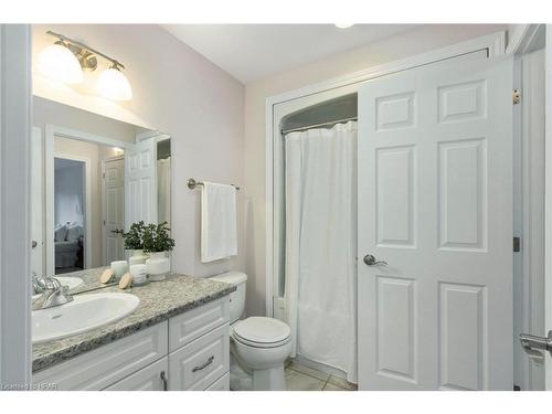 142-50 Galt Road, Stratford, ON - Indoor Photo Showing Bathroom