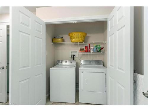 142-50 Galt Road, Stratford, ON - Indoor Photo Showing Laundry Room