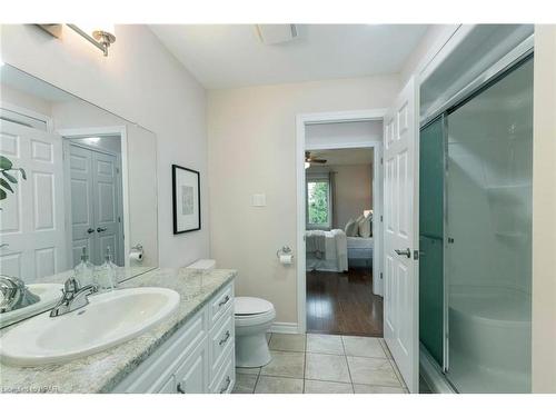 142-50 Galt Road, Stratford, ON - Indoor Photo Showing Bathroom