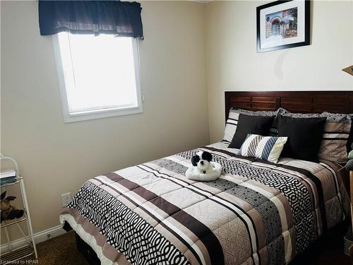 16 Lindsay Drive, Strathroy, ON - Indoor Photo Showing Bedroom