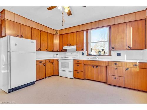 5453 Hwy 9, Minto, ON - Indoor Photo Showing Kitchen