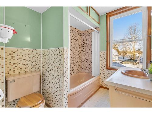 5453 Hwy 9, Minto, ON - Indoor Photo Showing Bathroom