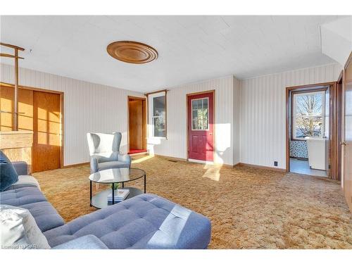 5453 Hwy 9, Minto, ON - Indoor Photo Showing Living Room