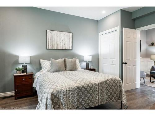 20 Whyte Avenue, Stratford, ON - Indoor Photo Showing Bedroom