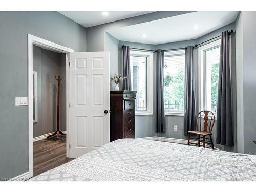 20 Whyte Avenue, Stratford, ON - Indoor Photo Showing Bedroom