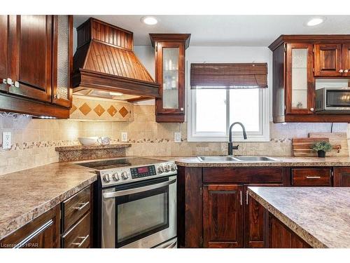 20 Whyte Avenue, Stratford, ON - Indoor Photo Showing Kitchen With Double Sink