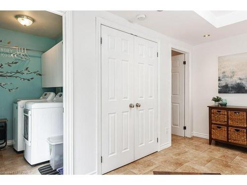 20 Whyte Avenue, Stratford, ON - Indoor Photo Showing Laundry Room