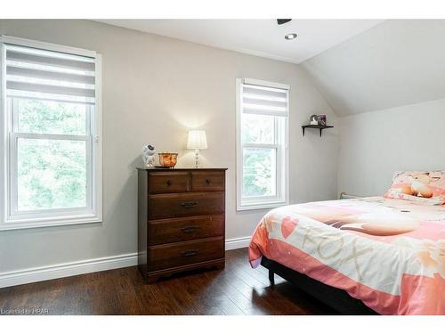 20 Whyte Avenue, Stratford, ON - Indoor Photo Showing Bedroom