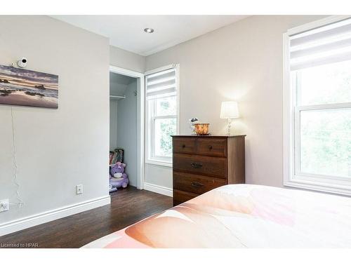 20 Whyte Avenue, Stratford, ON - Indoor Photo Showing Bedroom