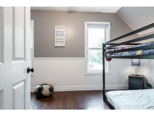 20 Whyte Avenue, Stratford, ON - Indoor Photo Showing Bedroom