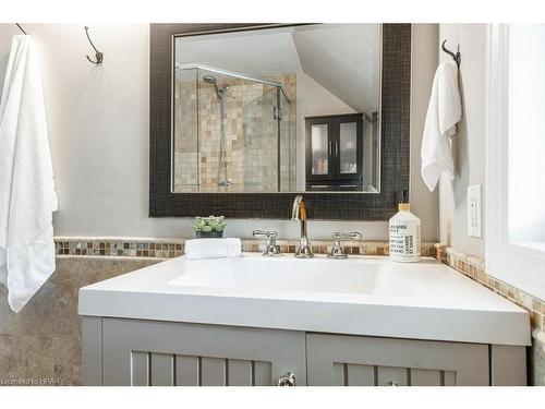 20 Whyte Avenue, Stratford, ON - Indoor Photo Showing Bathroom