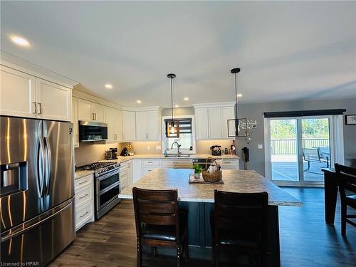 320 Turnberry Street, Morris-Turnberry (Munic), ON - Indoor Photo Showing Kitchen With Upgraded Kitchen