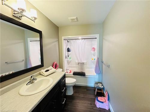 320 Turnberry Street, Morris-Turnberry (Munic), ON - Indoor Photo Showing Bathroom