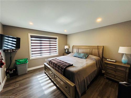 320 Turnberry Street, Morris-Turnberry (Munic), ON - Indoor Photo Showing Bedroom