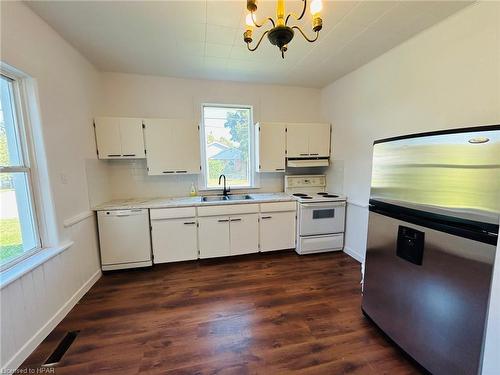 304 Leopold Street, Wingham, ON - Indoor Photo Showing Kitchen With Double Sink