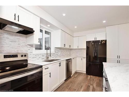 131 Briarhill Drive, Stratford, ON - Indoor Photo Showing Kitchen With Upgraded Kitchen