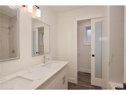 131 Briarhill Drive, Stratford, ON - Indoor Photo Showing Bathroom