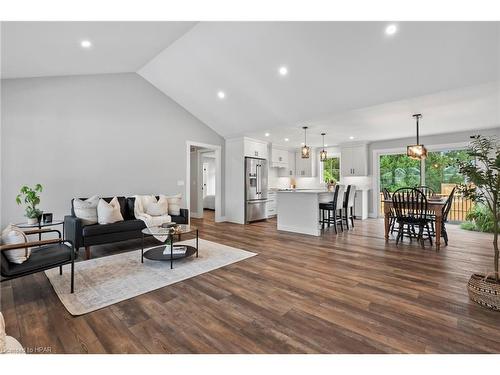 26 Ann Street N, Clifford, ON - Indoor Photo Showing Living Room