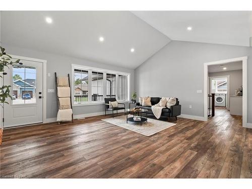 26 Ann Street N, Clifford, ON - Indoor Photo Showing Living Room