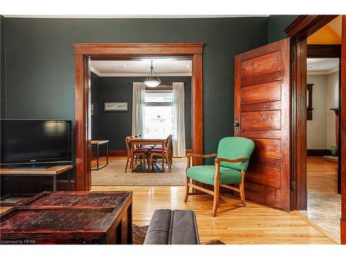 184 John Street N, Stratford, ON - Indoor Photo Showing Living Room