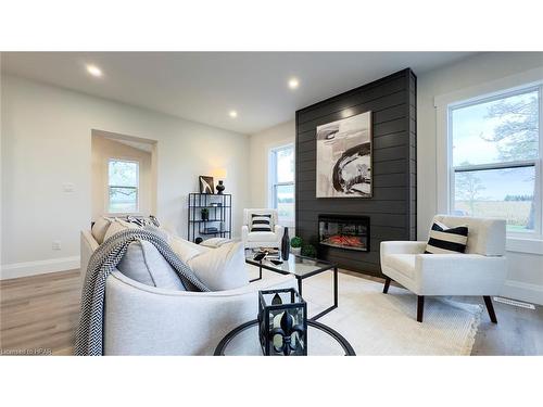 6503 Cobble Hills Road, Thames Centre, ON - Indoor Photo Showing Living Room With Fireplace