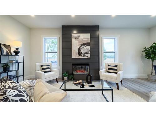 6503 Cobble Hills Road, Thames Centre, ON - Indoor Photo Showing Living Room With Fireplace