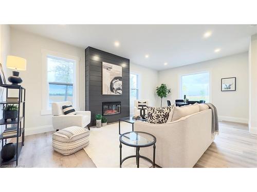 6503 Cobble Hills Road, Thames Centre, ON - Indoor Photo Showing Living Room With Fireplace