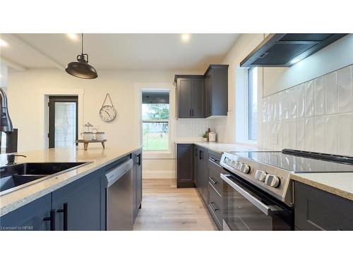 6503 Cobble Hills Road, Thames Centre, ON - Indoor Photo Showing Kitchen With Double Sink With Upgraded Kitchen