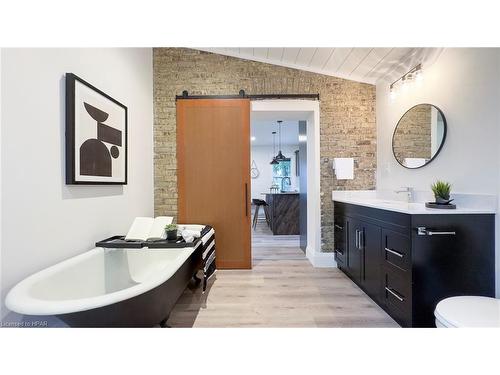 6503 Cobble Hills Road, Thames Centre, ON - Indoor Photo Showing Bathroom