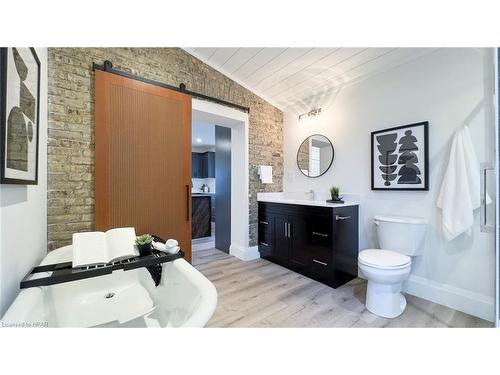 6503 Cobble Hills Road, Thames Centre, ON - Indoor Photo Showing Bathroom