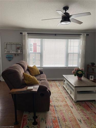 77307 (29 Rowan Rd) Bluewater Hwy 21, Northwood Beach, ON - Indoor Photo Showing Living Room