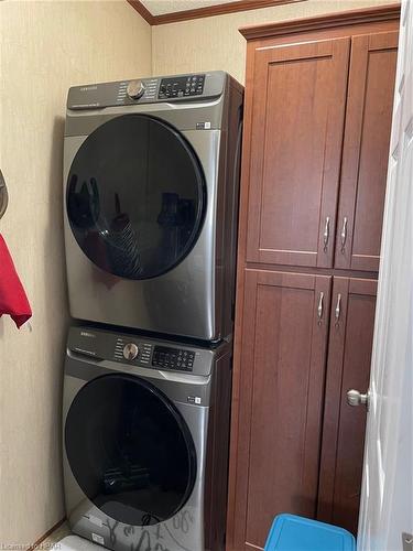 77307 (29 Rowan Rd) Bluewater Hwy 21, Northwood Beach, ON - Indoor Photo Showing Laundry Room